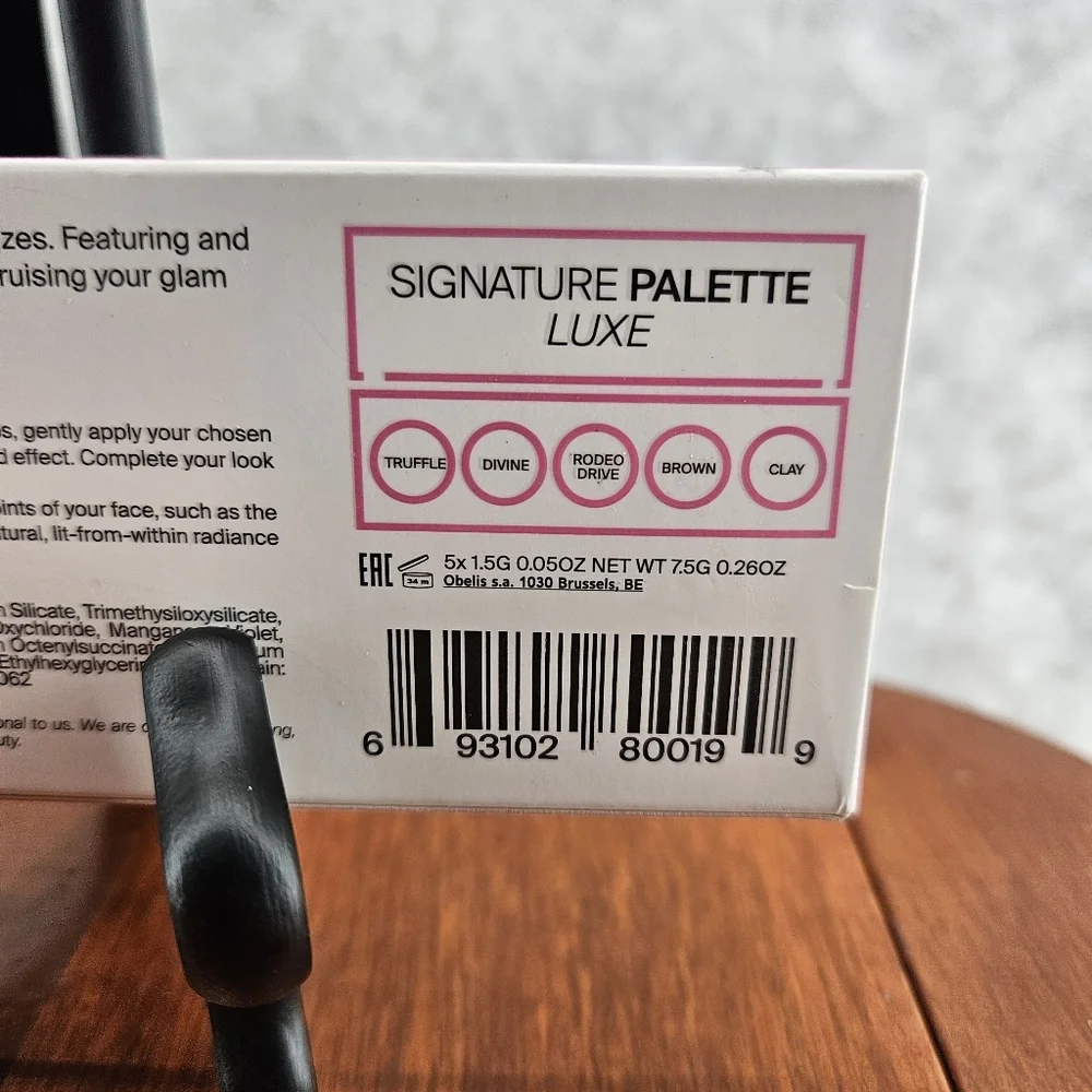 Ofra Signature Palette in Luxe - 5‎ eyeshadow shades .26 oz/7.5g - New in Box